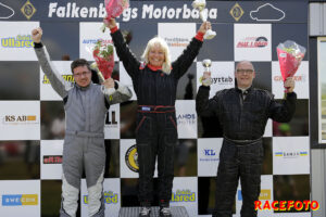 Pallen i SSK Klass 2 - race 1. Från Vänster: Richard Edberg, Malin Hellman och Gunnar Olars.